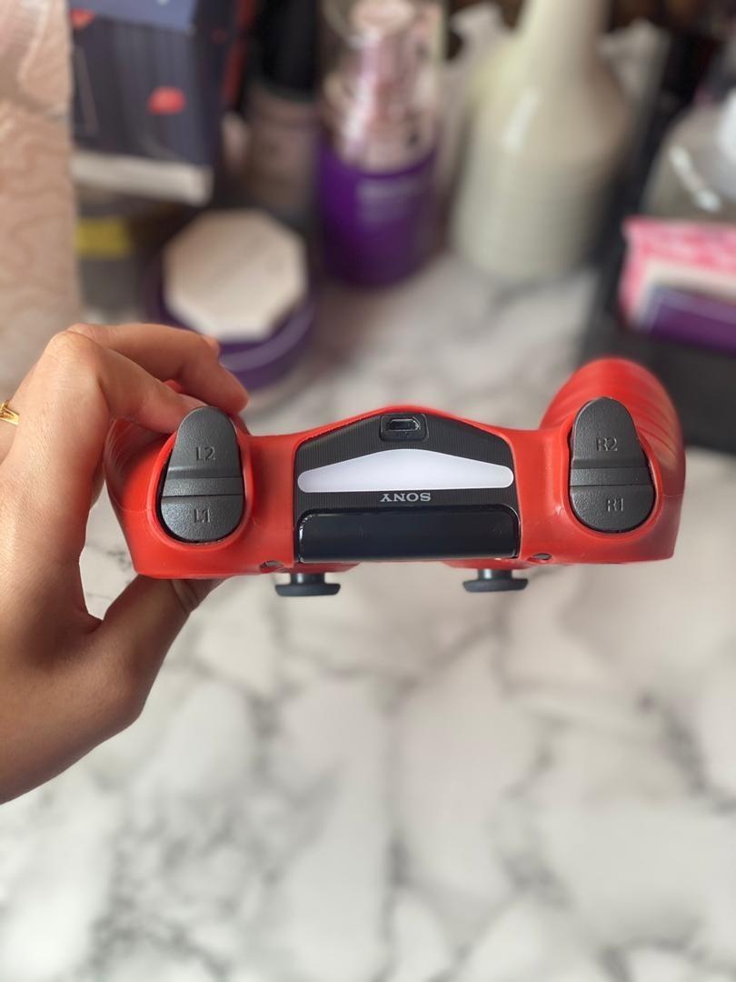 Ps4 Controller (Category: Controllers) located in Tronoh. Submitted by pendakwahgaming (Listing ID 1049087417, Image 2). Description: Nak letgo ds4 used rm140. Jarang pakai sbb ps4 lama da jual. Cadang nak buat utk main pc tapi smpai sekarang tak sentuh😅. Berminat bole pm www.wasap.my/60198854348.