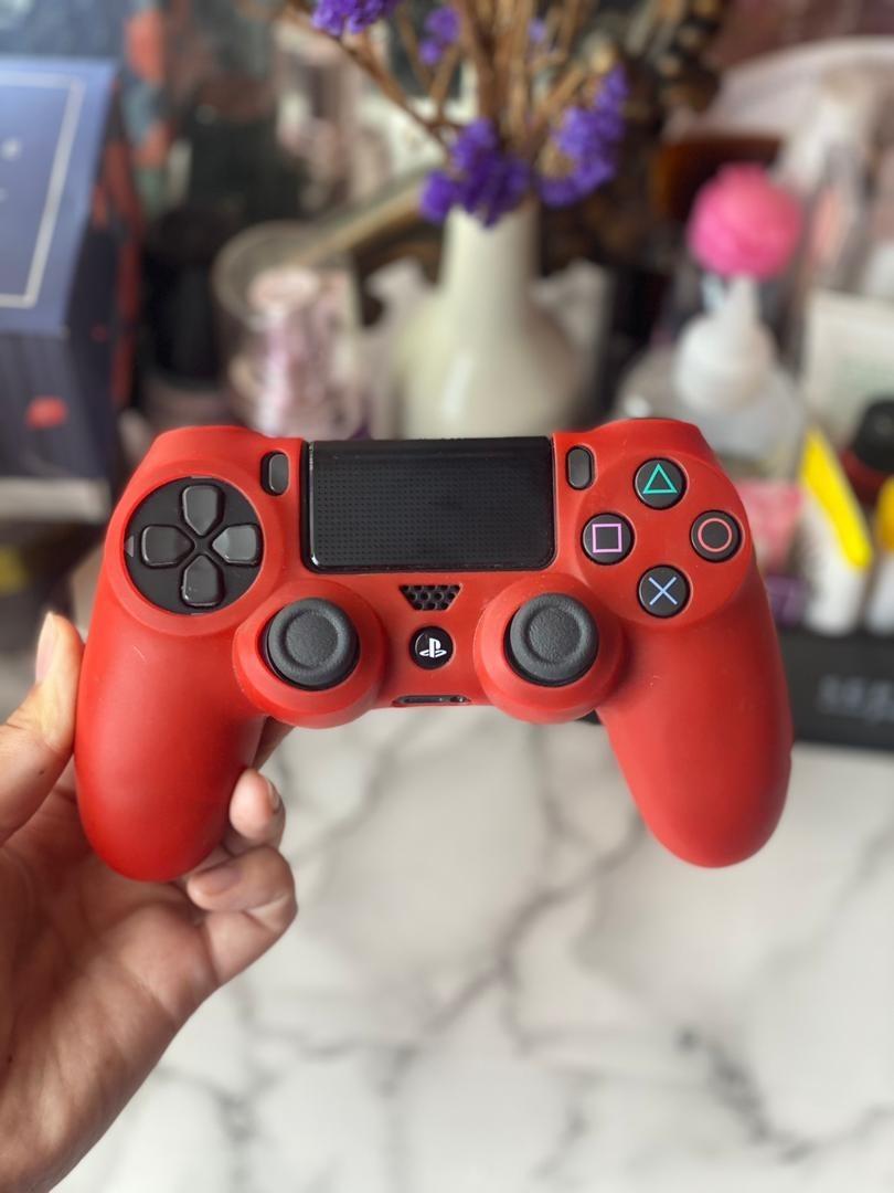 Ps4 Controller (Category: Controllers) located in Tronoh. Submitted by pendakwahgaming (Listing ID 1049087417, Image 1). Description: Nak letgo ds4 used rm140. Jarang pakai sbb ps4 lama da jual. Cadang nak buat utk main pc tapi smpai sekarang tak sentuh😅. Berminat bole pm www.wasap.my/60198854348.
