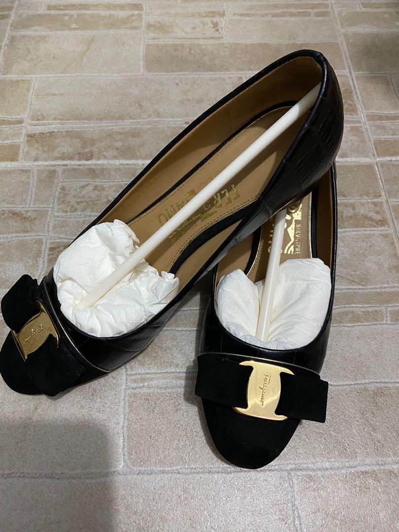 Salvatore ferragamo vara bow pump online