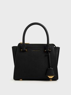 (Category: ) located in . Submitted by evrydy.apparel (Listing ID 1049106522, Image 1). Description: .