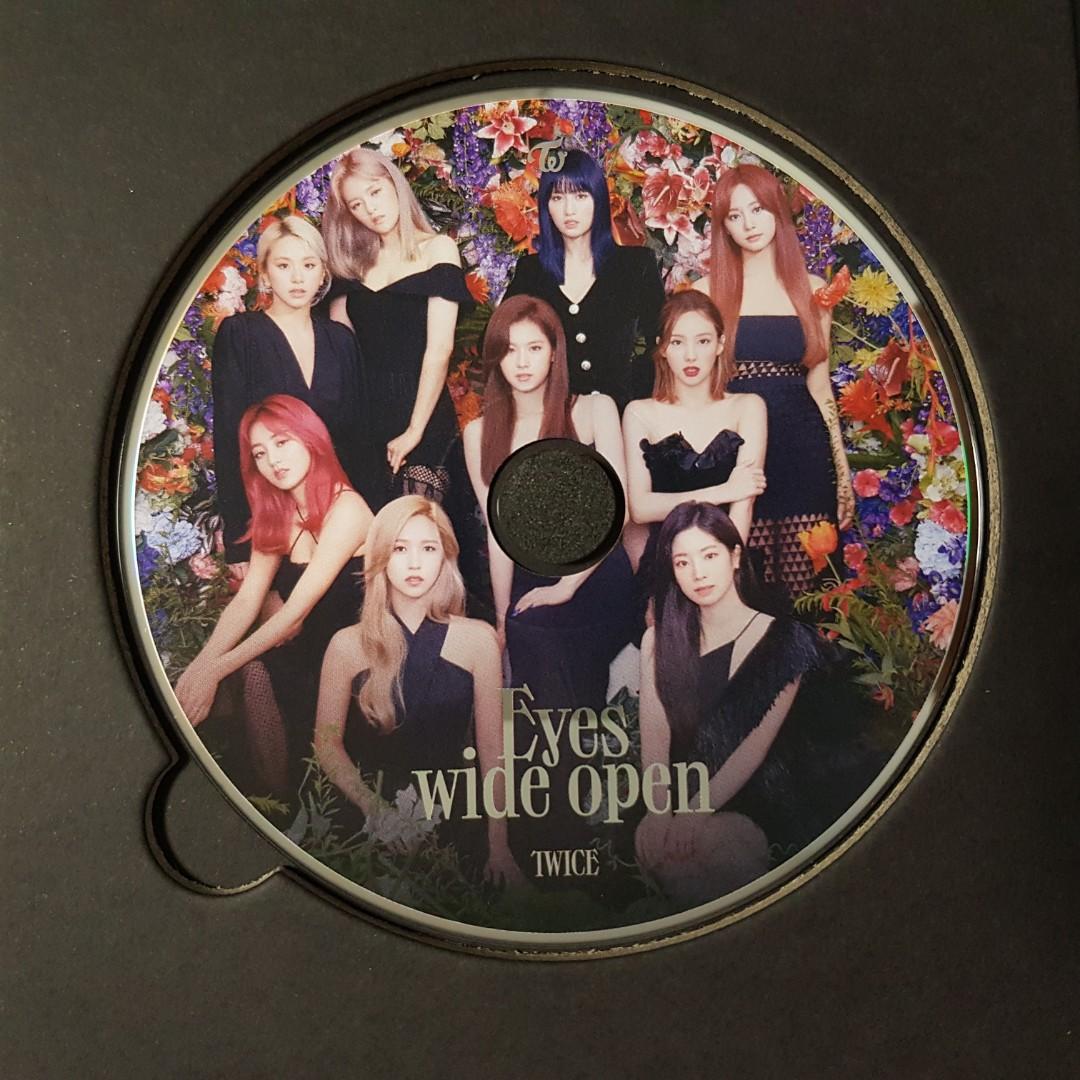 Twice eyes Wide Open Member Keychain -  Norway