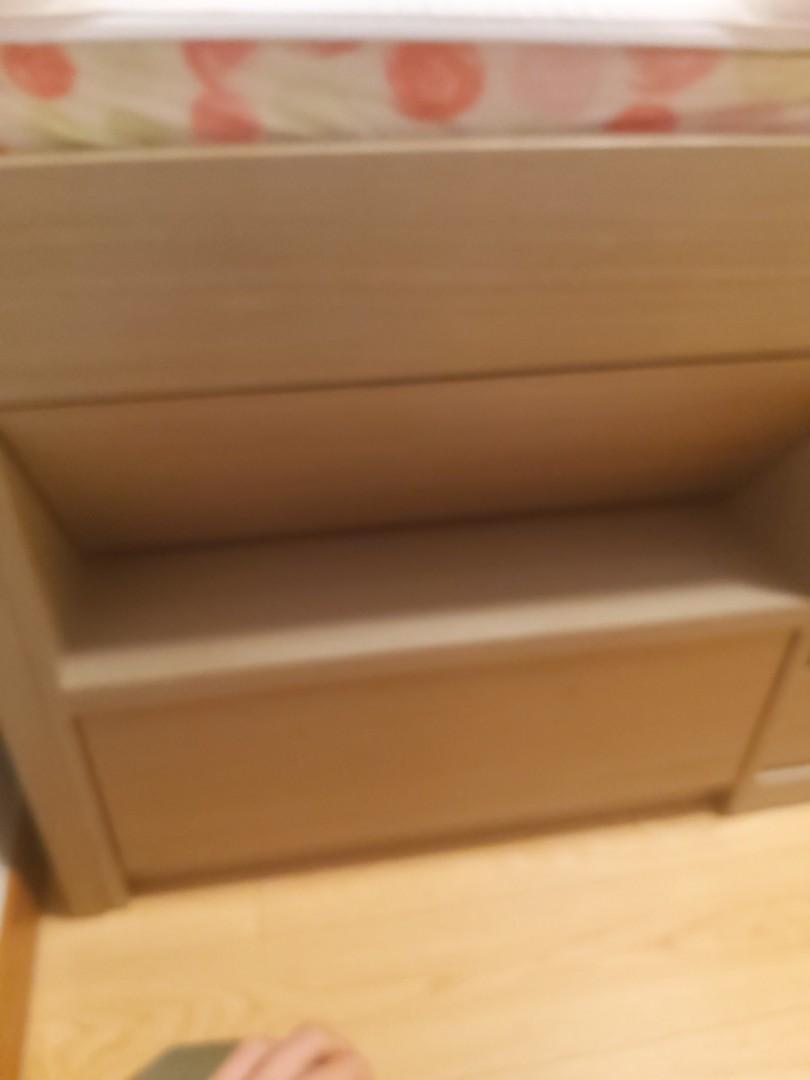 床 （分類：兒童傢具 - 嬰兒床）位於 Hong Kong。 由 jpecshops 提交（商品編號 1049439331，圖片 3）。簡介： 床size 長190闊80高98。