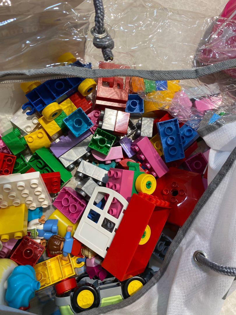 Assorted bricks (Category: Lego & Building Sets) located in Singapore. Submitted by arkaarka (Listing ID 1049151861, Image 1). Description: Other bricks as per picture .