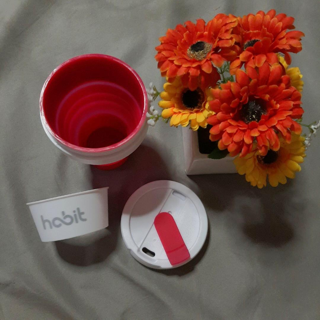 Habit Collapsible & Reusable Cup (Category: Water Bottles & Tumblers) located in Quezon City. Submitted by closetcollectionsph (Listing ID 1049199725, Image 2). Description: ✅Never used ✅See last pic for actual color Product Specifications: ✅355 mL/12 oz ✅9 cm diameter x 13.5 cm height ✅Temperature limits: -40 to 70°C (safe for human use) 300°C (safe for silicone material) ✅BPA-free ✅100% food-grade silicone Last pic and prod specs: https://www.h