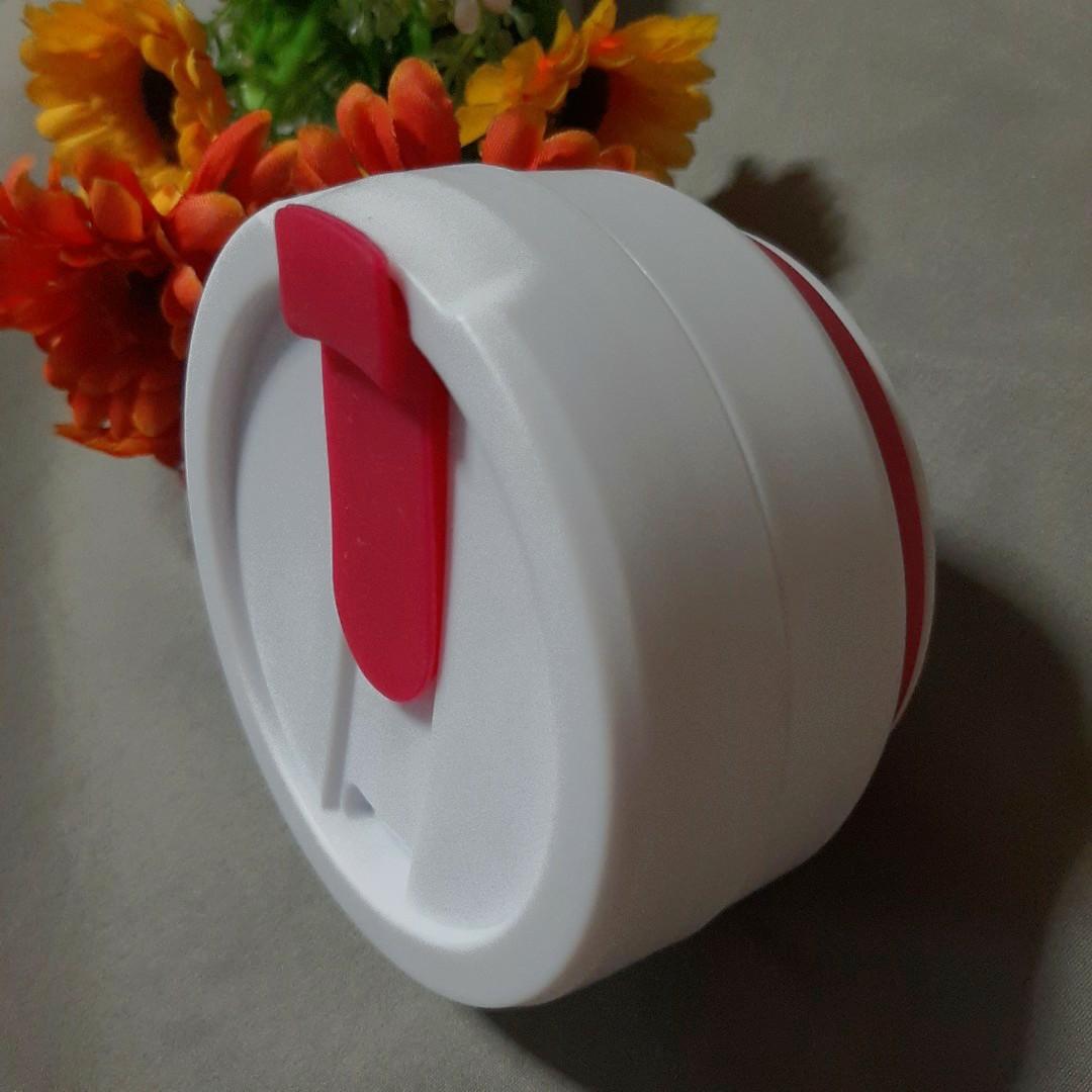 Habit Collapsible & Reusable Cup (Category: Water Bottles & Tumblers) located in Quezon City. Submitted by closetcollectionsph (Listing ID 1049199725, Image 3). Description: ✅Never used ✅See last pic for actual color Product Specifications: ✅355 mL/12 oz ✅9 cm diameter x 13.5 cm height ✅Temperature limits: -40 to 70°C (safe for human use) 300°C (safe for silicone material) ✅BPA-free ✅100% food-grade silicone Last pic and prod specs: https://www.h