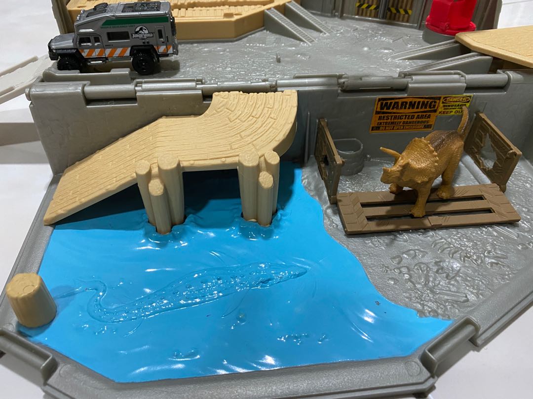 Matchbox jurassic world portable shop harbor rescue playset