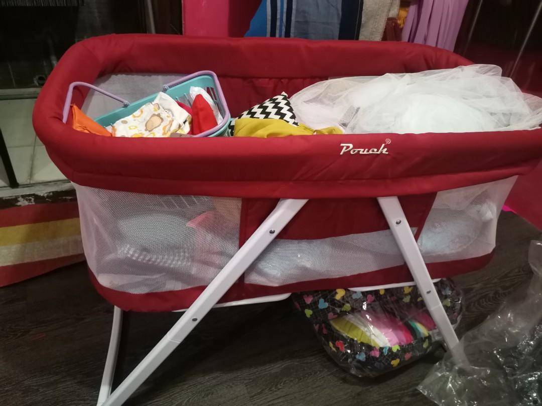 Pouch top baby cot