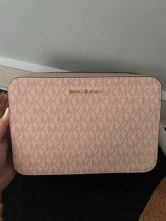 (Category: ) located in . Submitted by myraemiraa (Listing ID 1049364957, Image 1). Description: .
