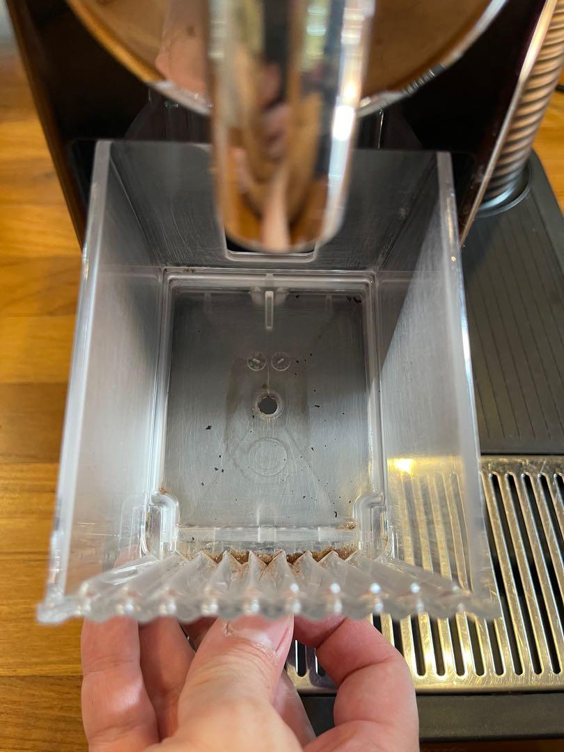 Nespresso Magimix Coffee Machine w milk frother, TV & Home Appliances