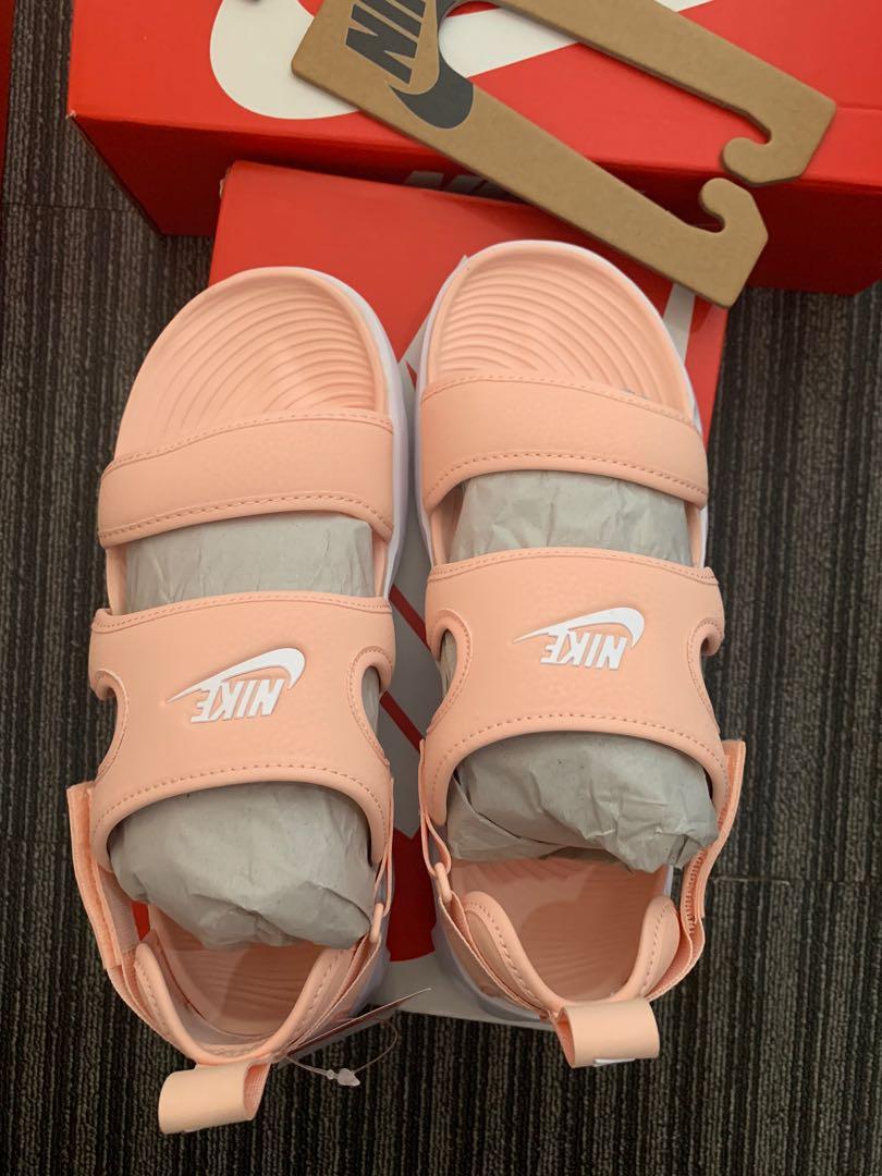 nike owaysis sandal on feet