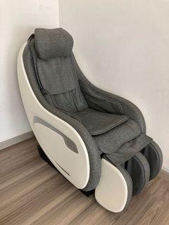 OTO Quantum (EQ-10) grey in colour massage chair $800 FINAL PRICE!!