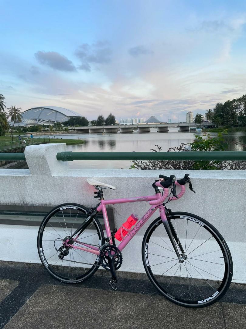 trek pink road bike