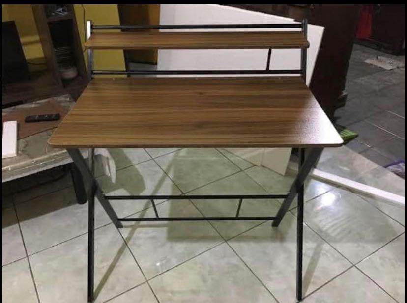 Acer foldable store table