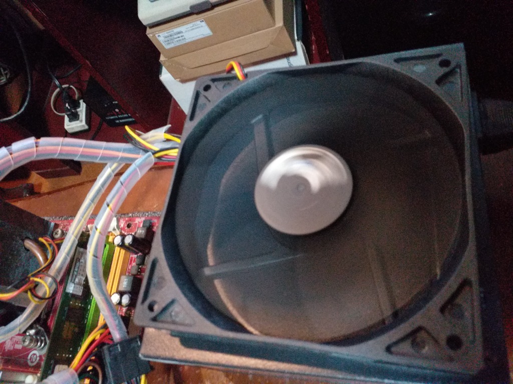 AeroCool AV12025 12cm x 12cm Computer System Unit (CSU) Case Fan for ...