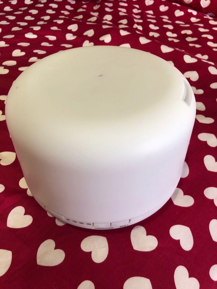 Aroma Diffuser (Category: Other Home Decor) located in Singapore. Submitted by jolaure (Listing ID 1049636723, Image 1). Description: Aroma Diffuser Price: $15 Condition: please see pics.