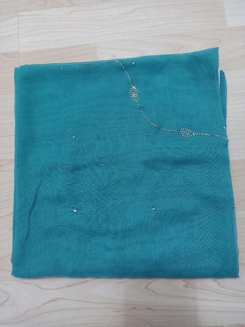 Bawal Exclusive makhota lara, Muslimah Fashion, Scarves on Carousell
