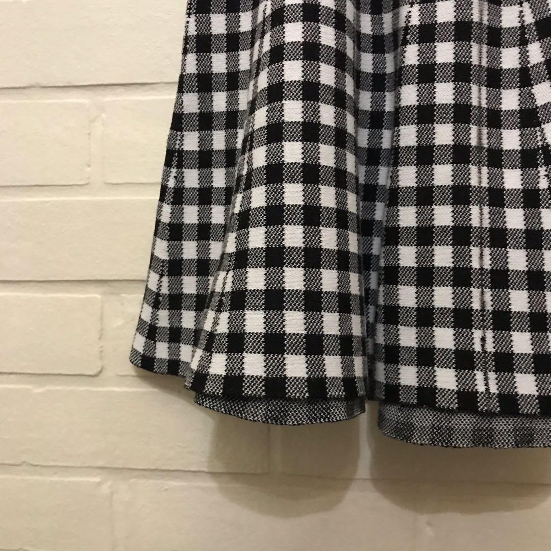 Black & White High-Waisted Gingham Circle Skirt (Category: Skirts) located in Quezon City. Submitted by abbycries (Listing ID 1049626037, Image 3). Description: 28” waist super stretchy material, can fit sizes up nationwide shipping, shouldered by buyer 100% of sales will be donated to fundraisers for victims of Typhoon Ulysses.