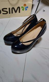 Black heel brand new