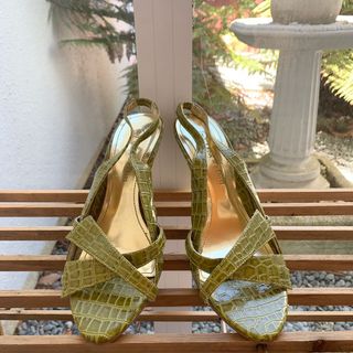 (Category: ) located in . Submitted by jans.wardrobe (Listing ID 1049608254, Image 1). Description: .