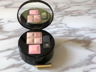（分類：）位於 。 由 khmiss 提交（商品編號 1049648976，圖片 1）。簡介： 。