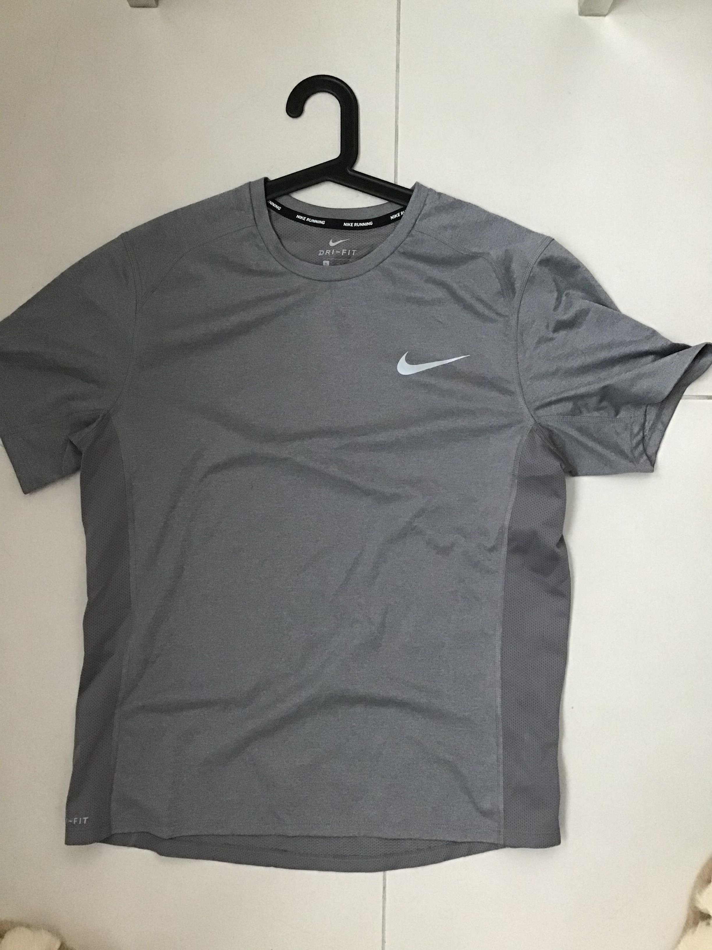 mens running top nike