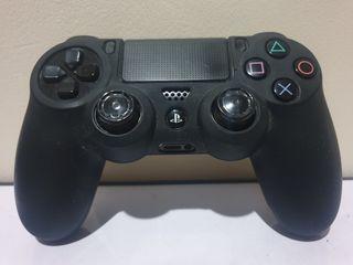 Playstation 4 controller v1 (ds4, with jelly case)