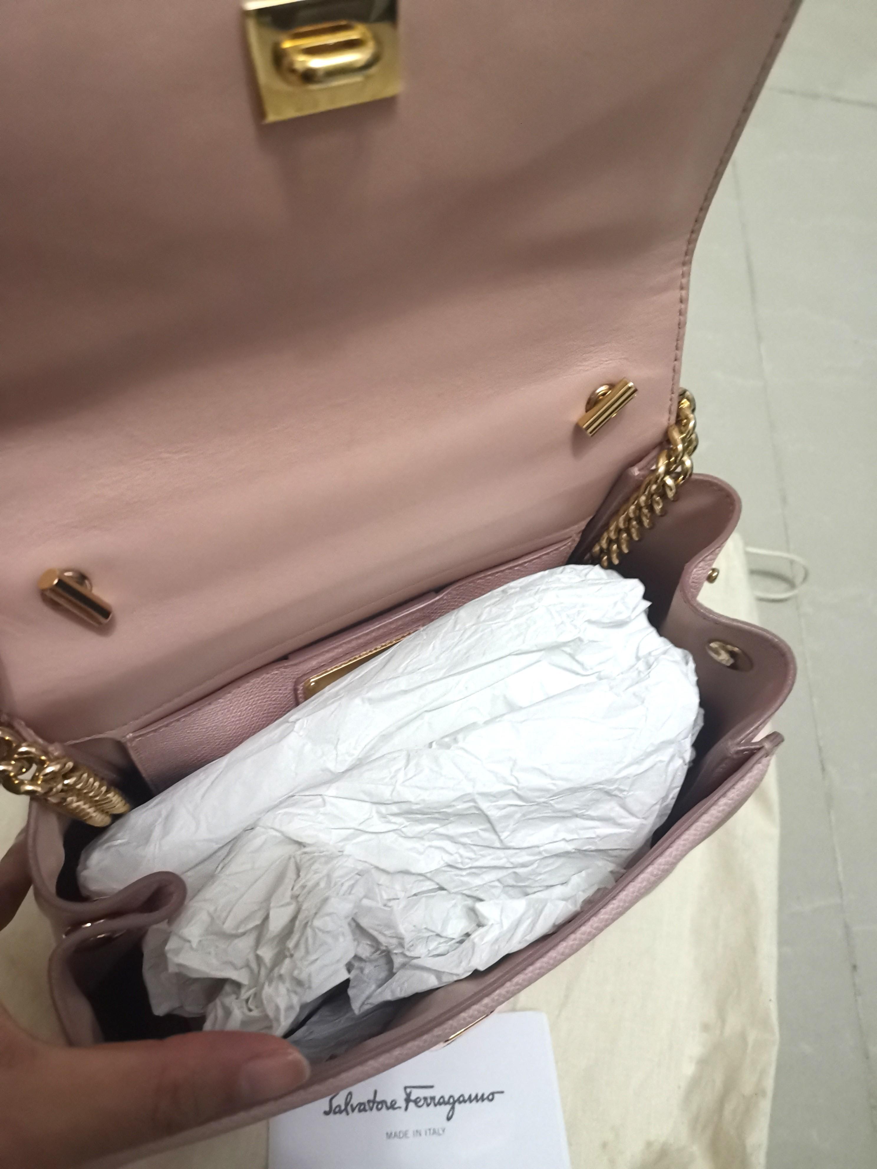 Salvatore ferragamo carrie online