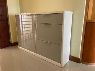 Shoe cabinet
