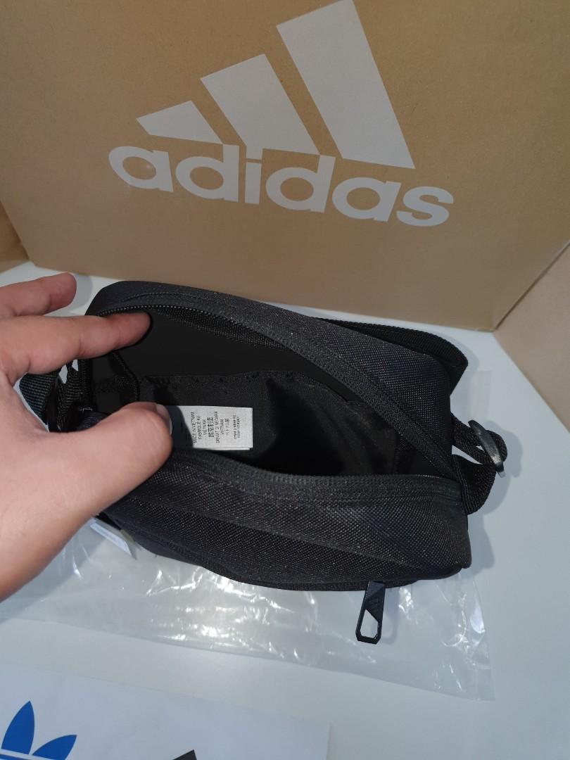 Adidas tourney sales toiletry kit