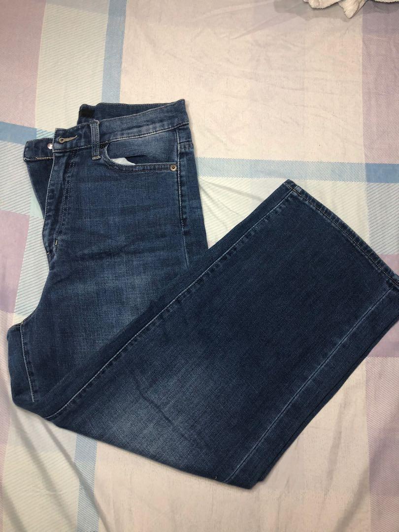 Authentic Uniqlo HW wide leg jeans (Category: Jeans) located in Antipolo. Submitted by mignonette2.0 (Listing ID 1049953723, Image 1). Description: Authentic Uniqlo high-waisted wide leg jeans Length: 35in • excellent condition, slightly used • wide leg, almost like culottes • size 25 on tag, but fits waists 26-30 • slightly stretchy denim fabric Issues: burned tag due to ironing RFS: not my style anymore.