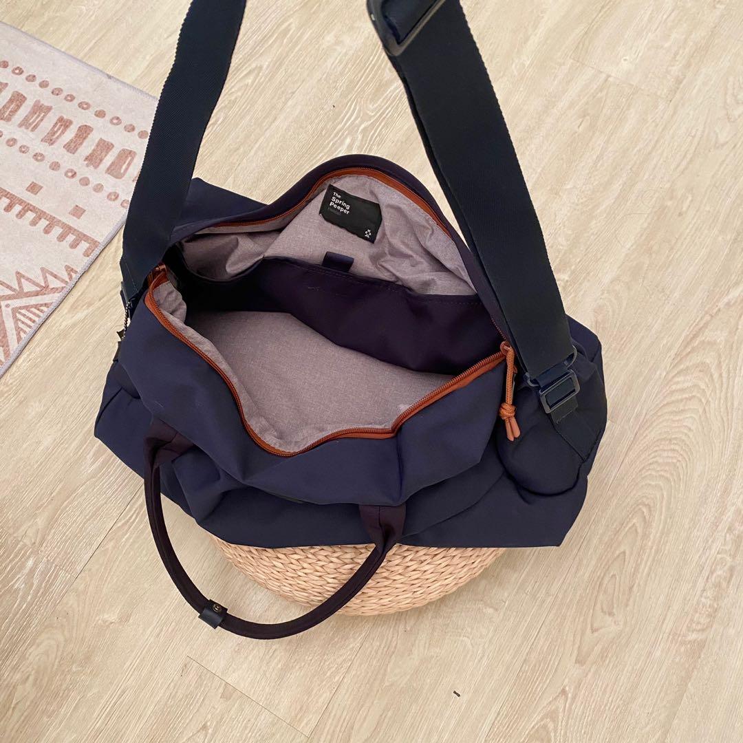 Crumpler Spring Peeper Holdall Duffle Bag in Navy