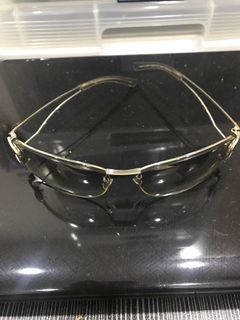 (Category: ) located in . Submitted by accessorizewarrobe (Listing ID 1049974562, Image 1). Description: .