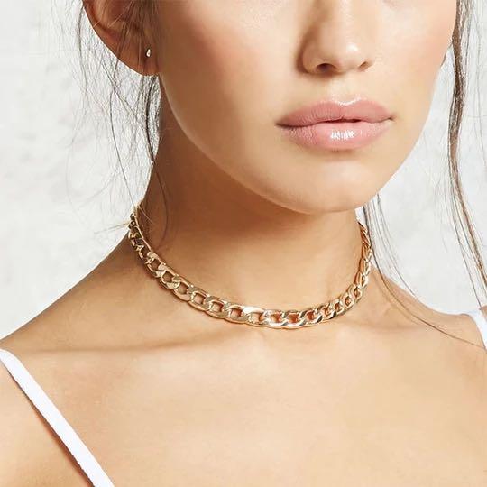 Gold chains top choker