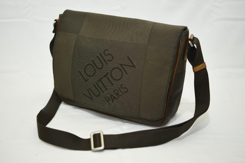 LV damier geant canvas messenger bag louis vuitton, 名牌, 手袋及銀包- Carousell