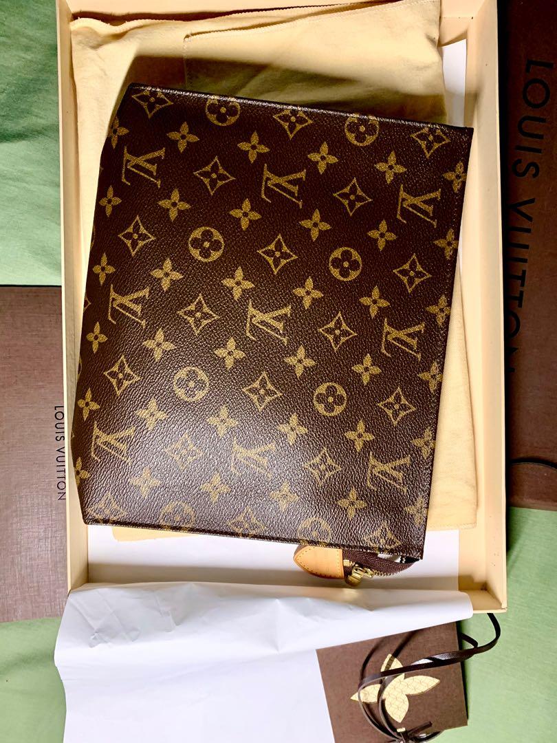 💯LOUIS VUITTON M47542 TOILETRY POUCH 26, Luxury, Bags & Wallets