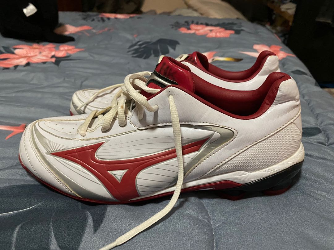 mizuno Softball rubber cleat, Men's Fashion, Activewear on Carousell