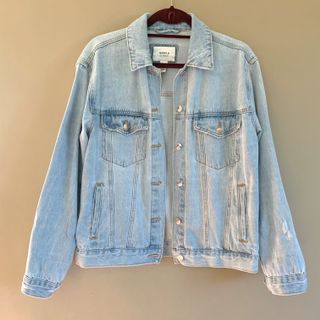 (Category: ) located in . Submitted by lizzyclosetsale (Listing ID 1049761712, Image 1). Description: .