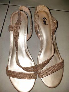 Sepatu pesta fiony payless wrna Gold size 9
