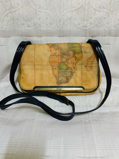 (Category: ) located in . Submitted by authentic.holdalls_88 (Listing ID 1050130295, Image 1). Description: .
