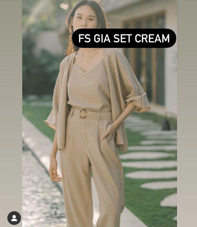 GIA SET IN CREAM CLARYN THE LABEL