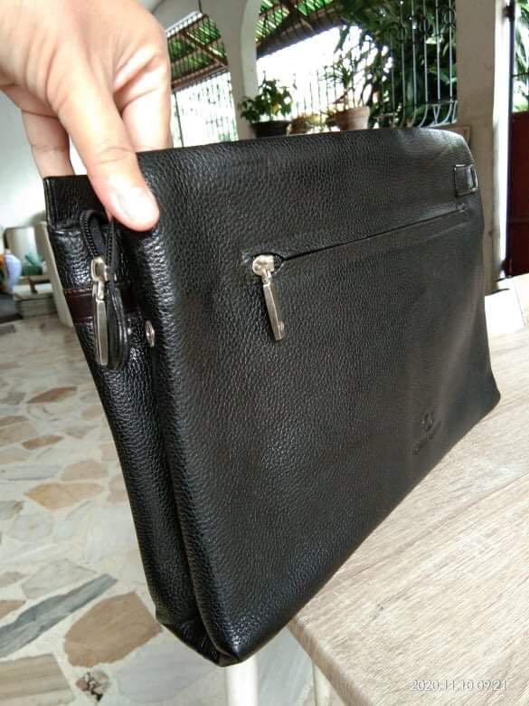 GIOVANNI VALENTINO PURE LEATHER (Category: Wallets & Card holders) located in Manila. Submitted by bellasy (Listing ID 1049982855, Image 3). Description: Good Condition pure leather .