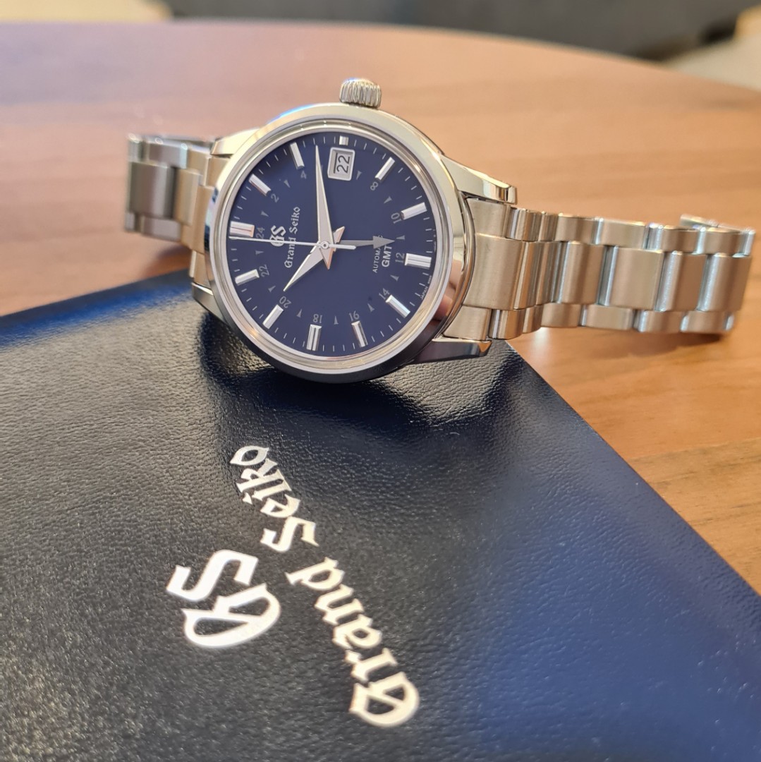 Grand Seiko SBGM239 Hodinkee Limited Edition, Luxury, Watches on Carousell