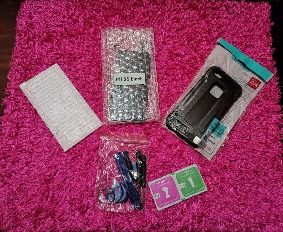 Iphone 5s lcd (Category: Others) located in Antipolo. Submitted by micheicheim (Listing ID 1050110525, Image 1). Description: NEW IP5S LCD TEMPERED GLASS TOOLS CASE J&T SHOPEE.