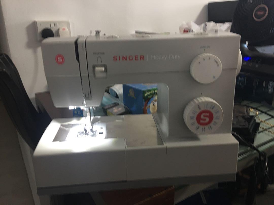 SINGER 4423 SEWING MACHINE, Hobbies & Toys, Stationery & Craft, Craft