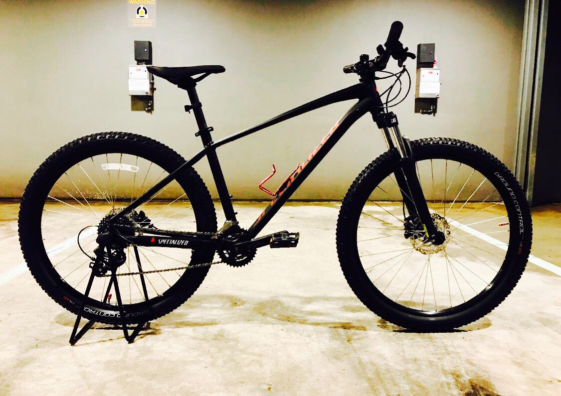 Specialized shop pitch crimson