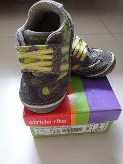 Stride rite boy shoes US5. 5M/UK5