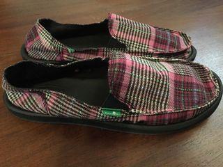 sanuk sideline slip on