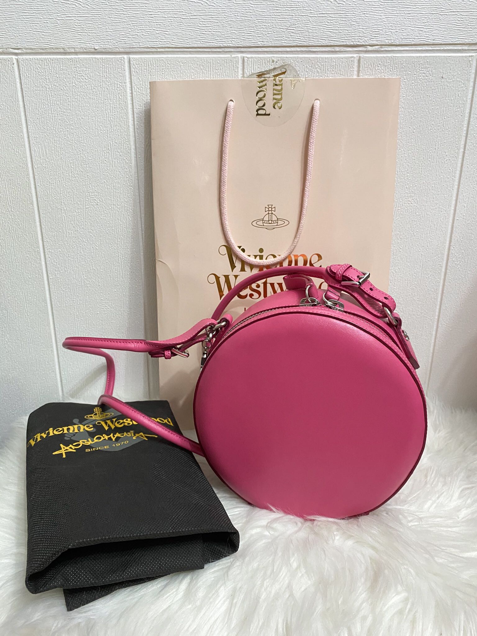Vivienne westwood circle bag deals