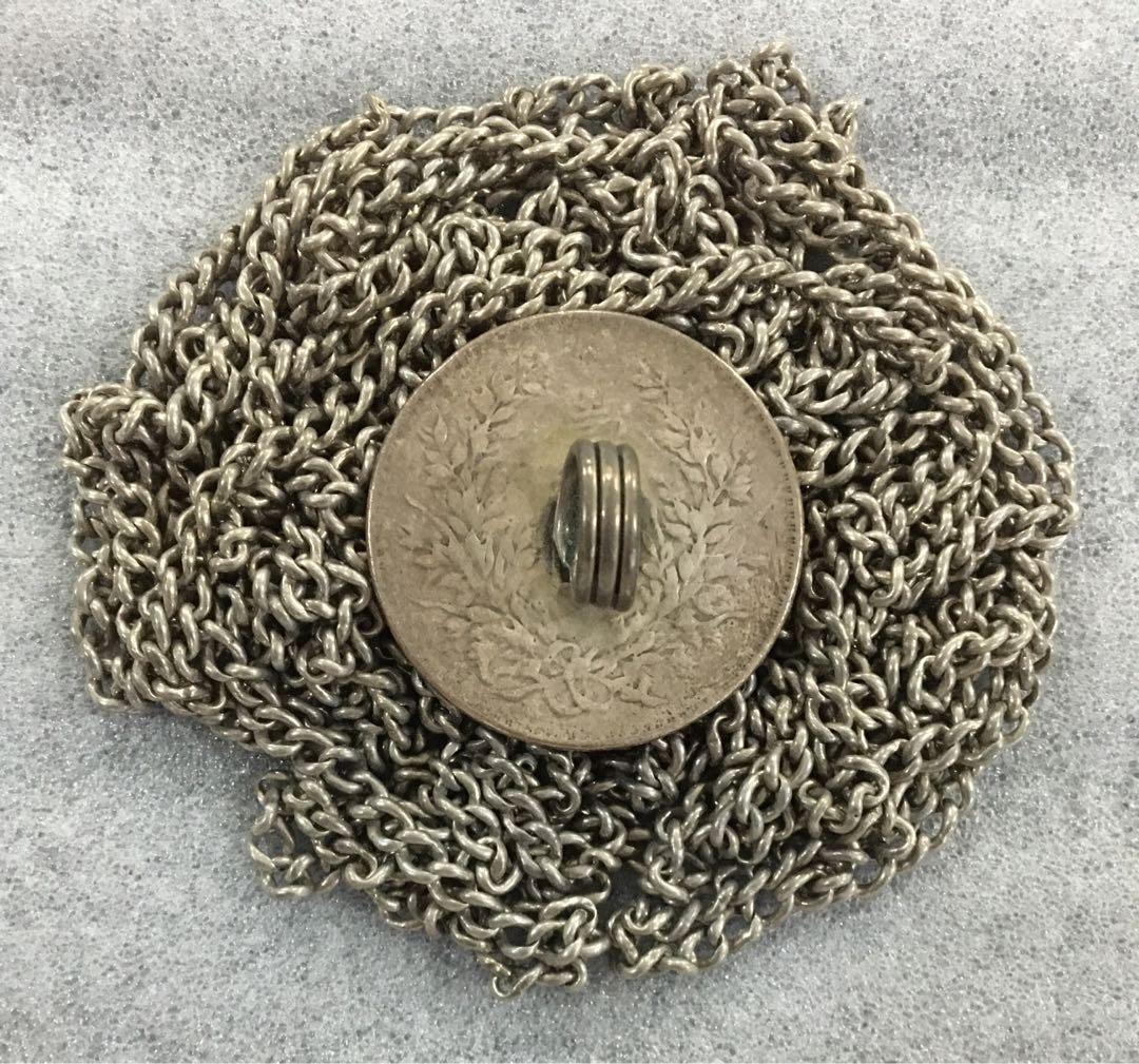 Chain belt coin top