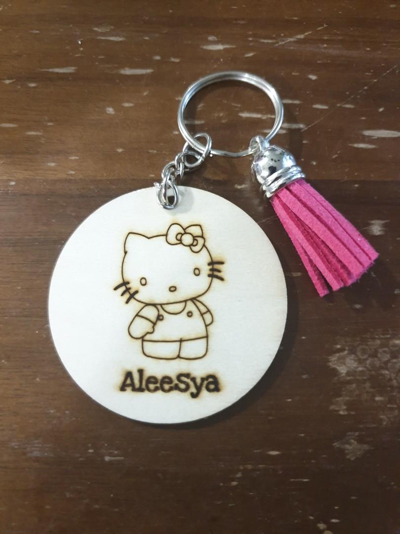 Customised engraved name (Hello Kitty) round wood keychain